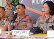 Konfrensi pers pengiriman 10 timah di Pelabuhan Tanjung Kalian. Foto: Rizki Ramadhani.