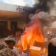 Demo penambang berujung ricuh, Kantor Unit PT Timah di Gantung terbakar. Foto: Istimewa.