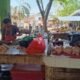 Pedagang ayam di Pasar Mentok. Foto: Rizki Ramadhani.
