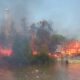 Bangkai kapal di Pelabuhan Limbung Mentok terbakar. Foto: Istimewa.