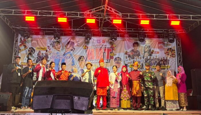 Markus Kenalkan Pakaian Adat Kabupaten Babar di Peringatan Hari Jadi Ke-23