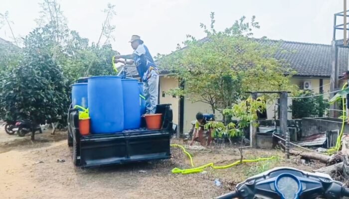 Hasbullah Salurkan 5.000 Liter Air Bersih ke Warga Terdampak Kekeringan 