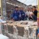 Lempengan timah yang diamankan di Pelabuhan Tanjung Kalian. Foto: Rizki Ramadhani.