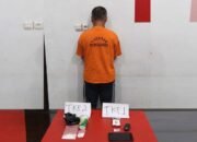 Tersangka saat diamankan polisi. Foto: Istimewa.