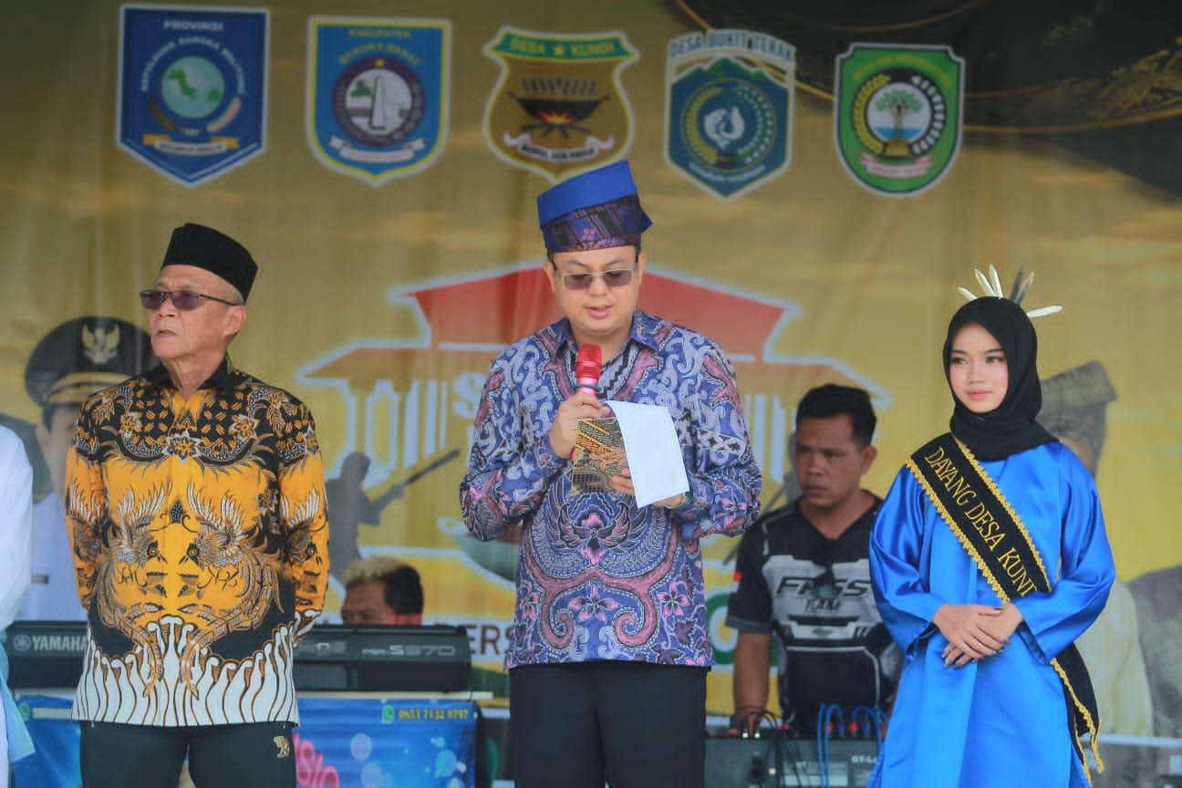 Bupati Markus saat di Sedekah Kapong Kundi. Foto: Dedros.
