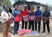 Korban kebakaran cupat dapat bantuan. Foto: Istimewa.