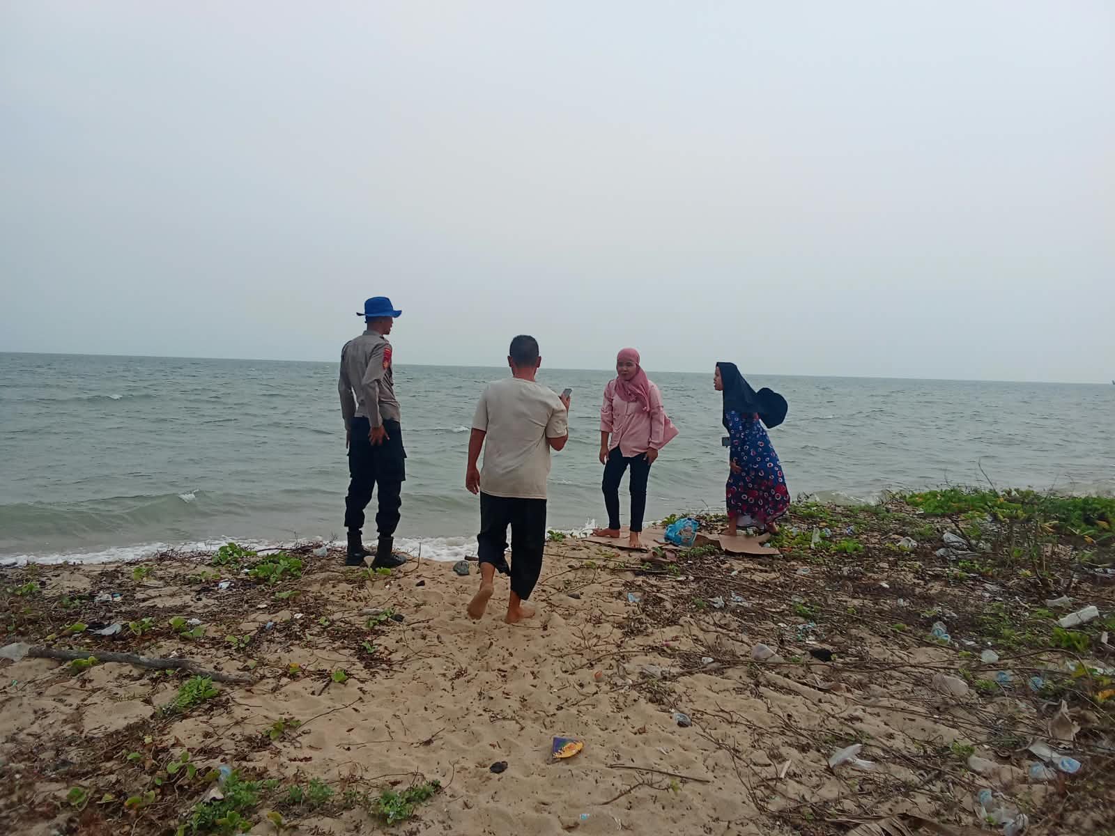 Kemunculan buaya di Mentok. Foto Istimewa.