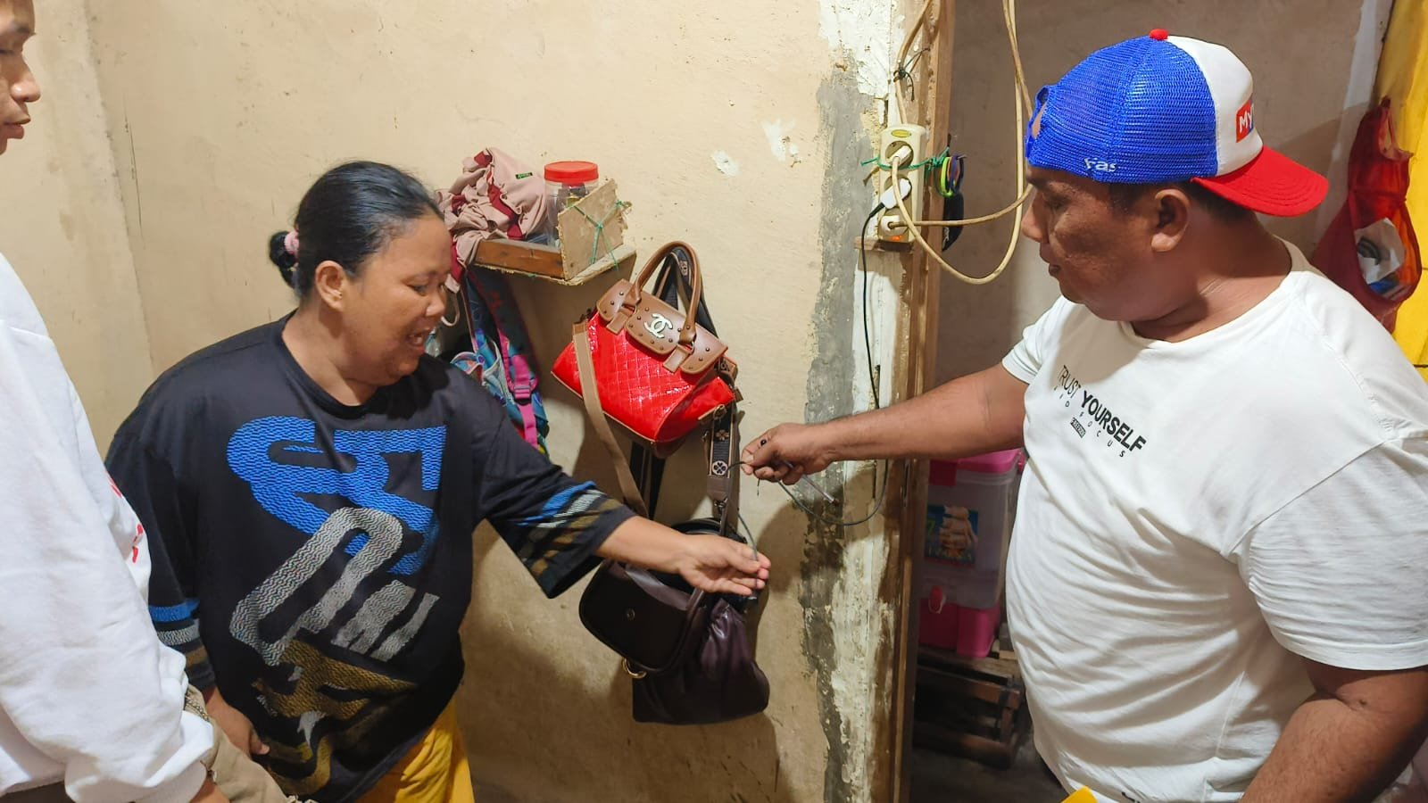 Kanit Reskrim Polsek Mentok, Ipda Sarasih Samosir saat di TKP. Foto: Istimewa.
