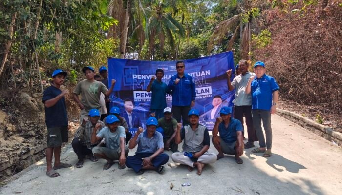 DPD Demokrat Babel Bantu Perbaikan Jalan Masyarakat Parittiga