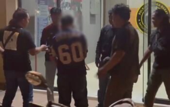 Tersangka AP saat diamankan polisi. Foto: Istimewa.