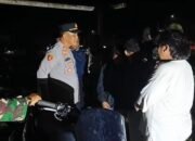 AKP Candra Wijaya saat memberikan pengarahan ke pemuda. Foto: Istimewa.