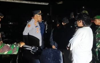 AKP Candra Wijaya saat memberikan pengarahan ke pemuda. Foto: Istimewa.