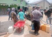 Polsek Tempilang Salurkan 4 Ton Air Bersih untuk Warga