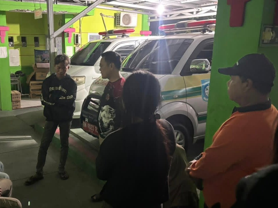 Tim URC Polres Babar dan Polsek Mentok saat ungkap kasus penganiayaan. Foto: Istimewa.