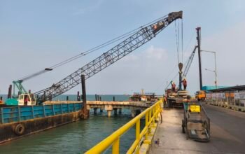 Pembangunan Dermaga II Pelabuhan Tanjung Kalian. Foto: Rizki Ramadhani.