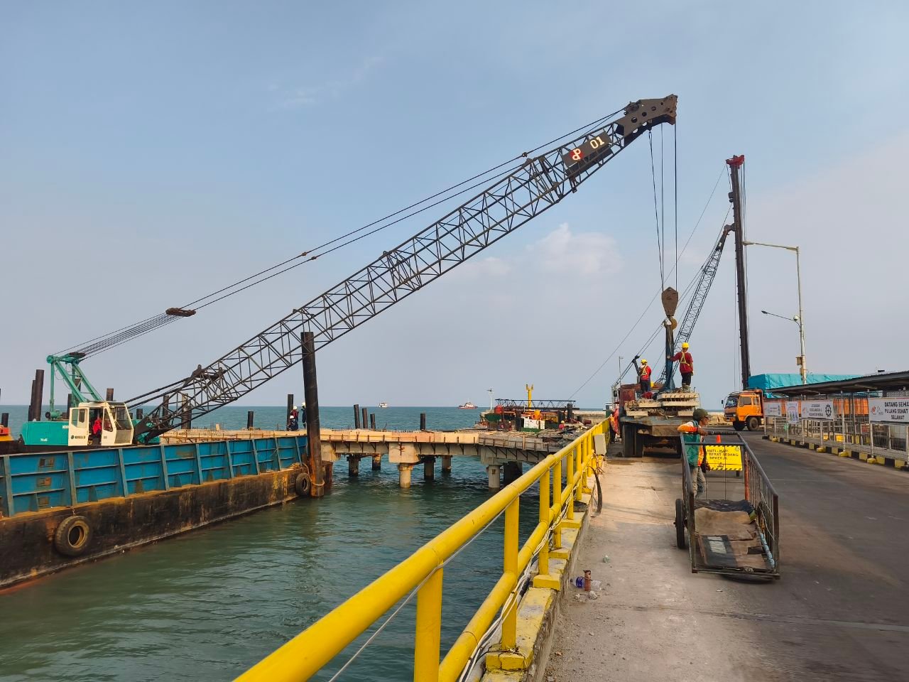 Pembangunan Dermaga II Pelabuhan Tanjung Kalian. Foto: Rizki Ramadhani.