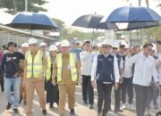 Markus saat meninjau Pelabuhan Tanjung Kalian. Foto: Istimewa.