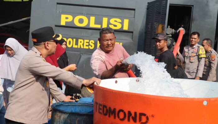 Polres Basel Salurkan 15 Ton Liter Air Bersih ke Warga