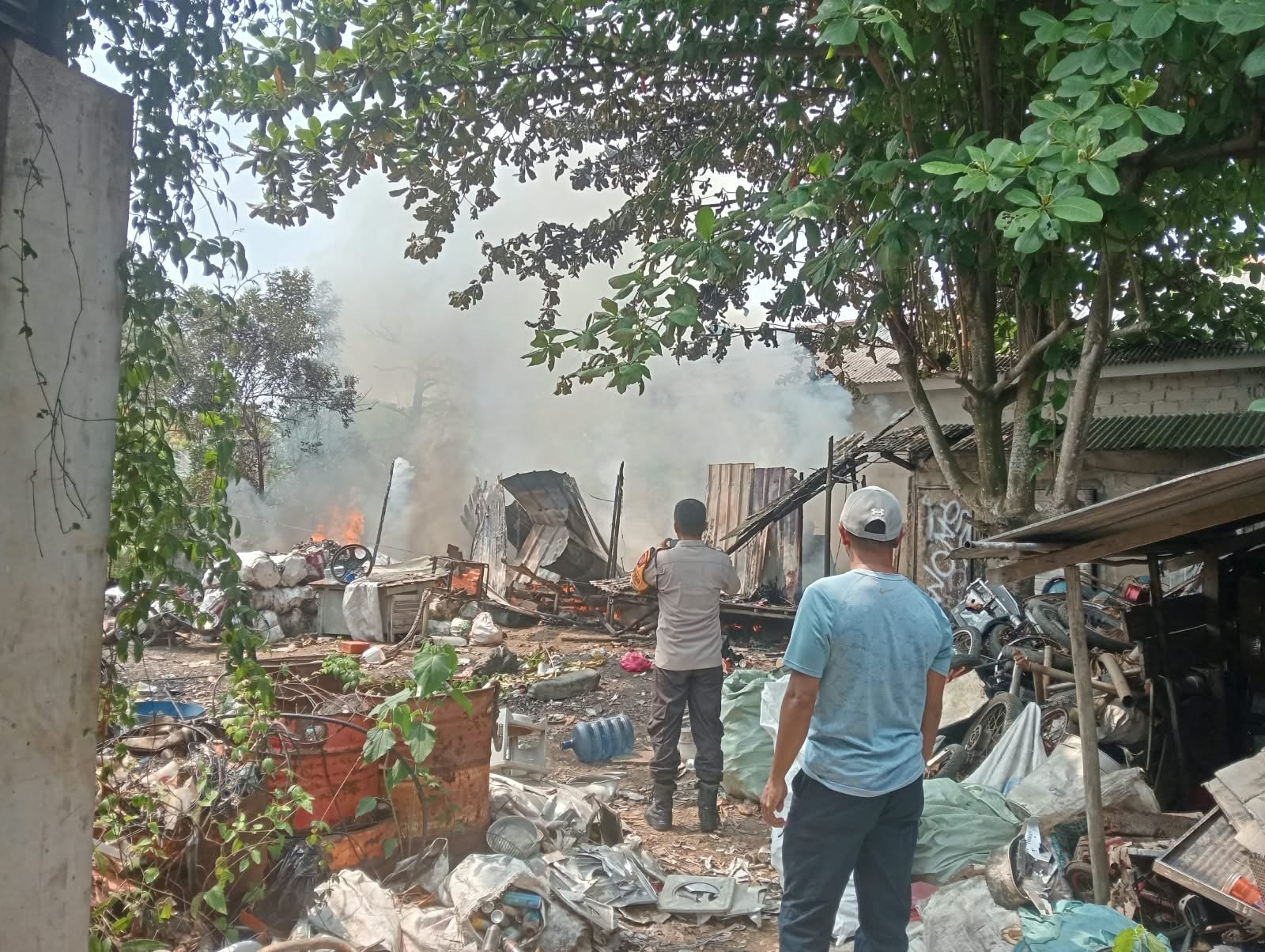 Kebakaran gudang di Parittiga. Foto: Istimewa.