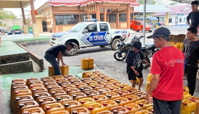 Gerebek Rumah Penampungan BBM Subsidi, Polisi Amankan 3 Ton Pertalite dan 1 Tersangka