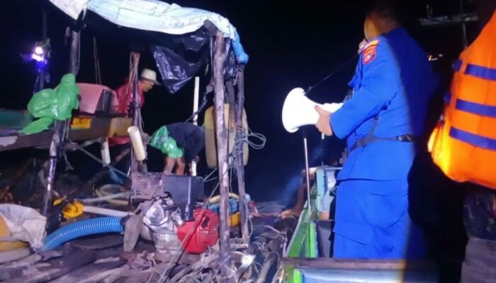 Polisi Patroli Malam di Tembelok-Keranggan, Ratusan Ponton Masih Terparkir
