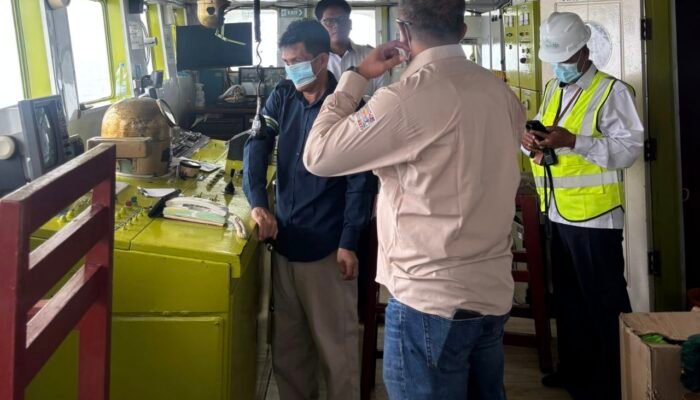 Ancaman Kabut Asap, KSOP Mentok Ingatkan Nakhoda Jaga Jarak Kapal