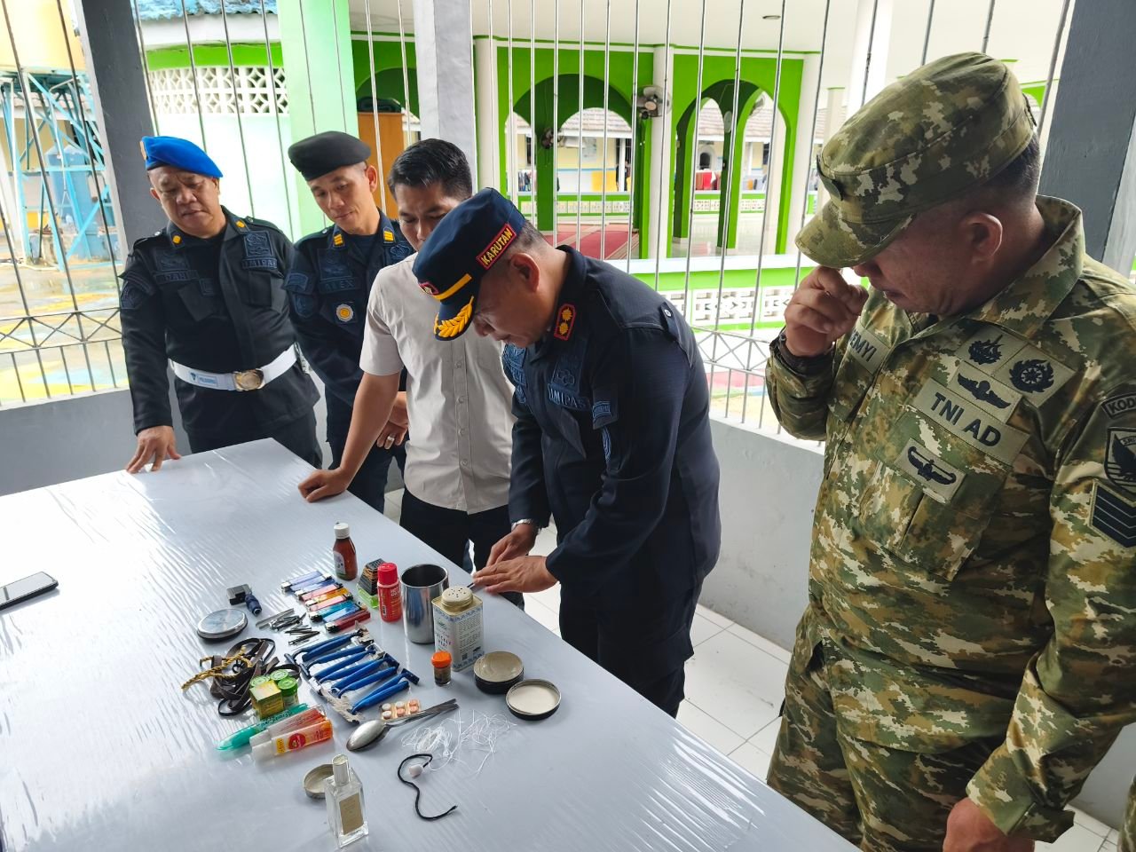 4 WBP Rutan Mentok dipindahkan ke Nusakambangan. Foto: Rizki Ramadhani.