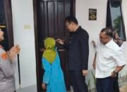 Pemberian bantuan rumah warga Kelapa. Foto: Rizki Ramadhani.