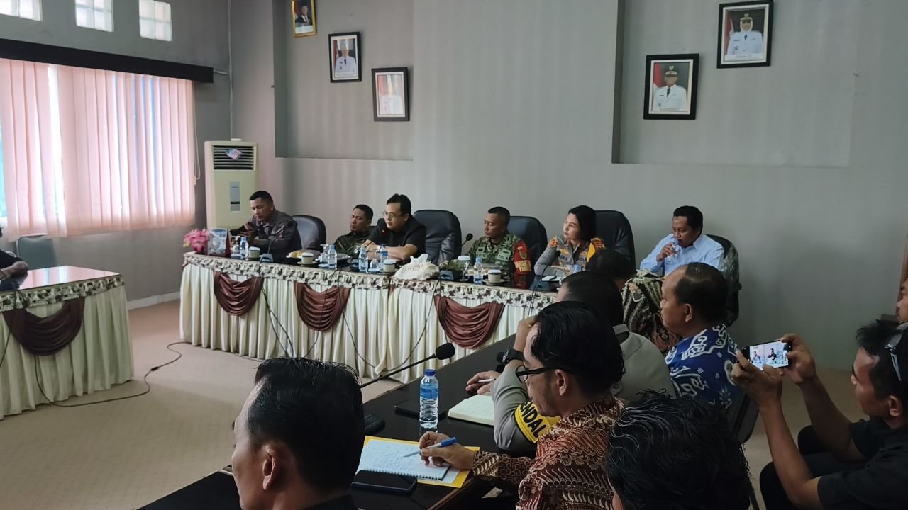 Pembahasan forkopimda Babar soal tambang DAS Kampak. Foto: Rizki Ramadhani.