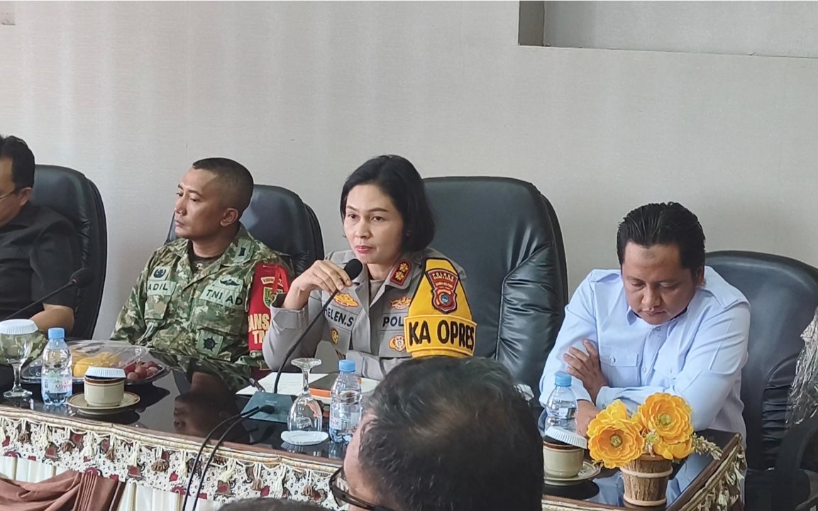 Kapolres Babar memberikan pernyataan soal tambang DAS Kampak. Foto: Rizki Ramadhani.